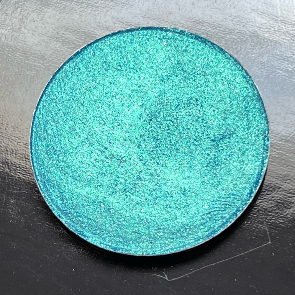 JD Glow Cosmetics Single Shadow in Bora Bora
